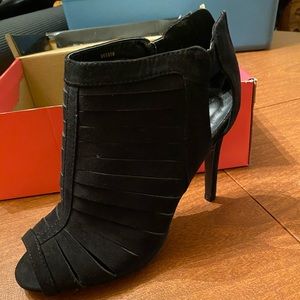 Black strappy heel